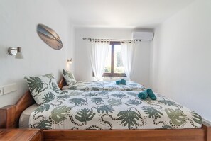4 bedrooms, travel crib, free WiFi