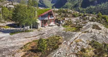 Lovely home in Masfjordnes with sauna