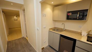Superior Studio, Garden View | Private kitchen