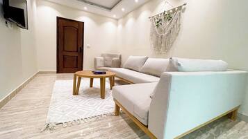 Apartment, 1 King Bed, Garden View | Living area