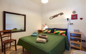 1 bedroom, travel cot, bed sheets