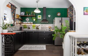 Refrigerador, microondas, horno y lavavajillas