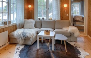 TV, fireplace - Beautiful home in Bjorli with WiFi (Bjorli)