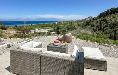 Gorgeous home in Xylokastro with WiFi