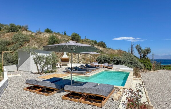 Pool - 1 bedroom amazing home in Xylokastro (Xylokastro)