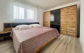 3 chambres, fer et planche à repasser, Wi-Fi gratuit