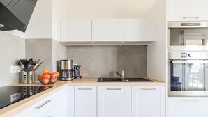 Kaffetrakter/tekoker, kjøleskap, mikrobølgeovn og ovn