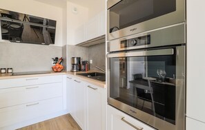 Køleskab, ovn, kogeplade, opvaskemaskine