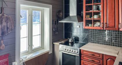 Lovely home in Inndyr with WiFi