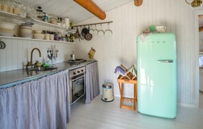 Réfrigérateur, four, plaque de cuisson, cafetière/bouilloire