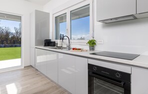 Refrigerador, horno, placa de cocina, lavavajillas