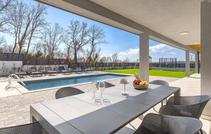 Outdoor dining - 3 bedroom stunning home in Brgod (Brgod)