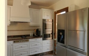 Kühlschrank, Herdplatte, Geschirrspüler