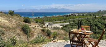 Lovely home in Xylokastro with WiFi