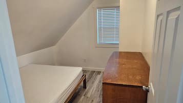 6 Schlafzimmer, Bügeleisen/Bügelbrett, kostenloses WLAN