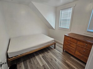 6 bedrooms, iron/ironing board, free WiFi - 6-Bedroom Home with 2 full kitchen, strong WiFi, very close to Beach & Boardwalk (Wildwood)