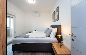 3 chambres, fer et planche à repasser, lit parapluie, Wi-Fi gratuit