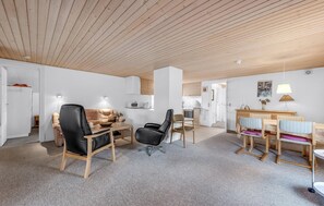 Smart TV, fireplace - 2 bedroom beautiful home in Tarm (Tarm)