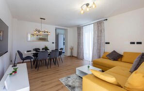 Smart TV - Gorgeous home in Valbandon (Valbandon)