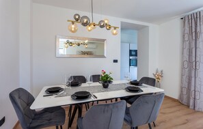 Dining - Gorgeous home in Valbandon (Valbandon)