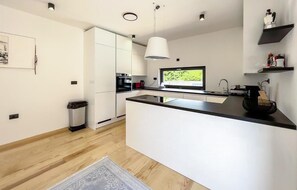 Geladeira, fogão, cooktop, lava-louças