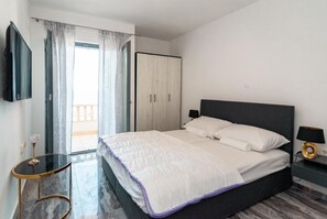 5 bedrooms, iron/ironing board, travel crib, free WiFi