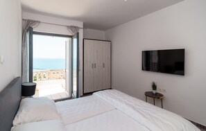 5 bedrooms, iron/ironing board, travel cot, free WiFi