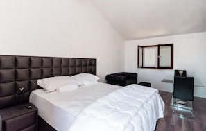 5 habitaciones, tabla de planchar con plancha y cuna de viaje 