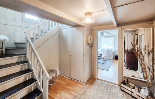 Amazing home in Nedre Vats with house sea view