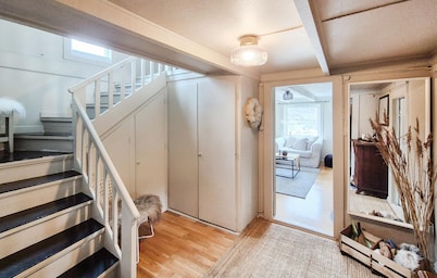 Amazing home in Nedre Vats with house sea view