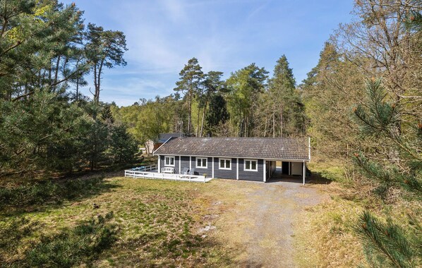 Exterior - Awesome home in Nexø with sauna (Nexø)
