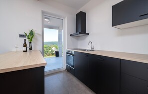 Réfrigérateur, four, plaque de cuisson, lave-vaisselle