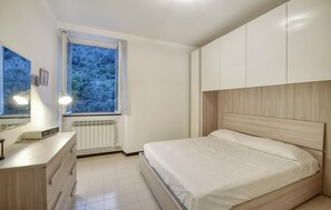 2 bedrooms, iron/ironing board, free WiFi