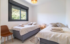 3 slaapkamers, reisbedje, gratis wifi, beddengoed
