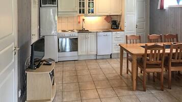 KylskÄp, spishÀll, diskmaskin och kaffe- och tebryggare