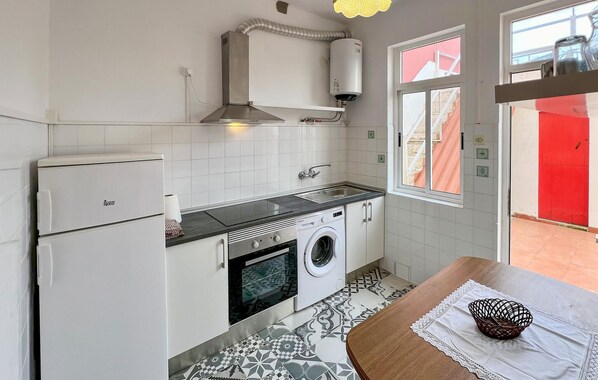 Fridge, oven, stovetop