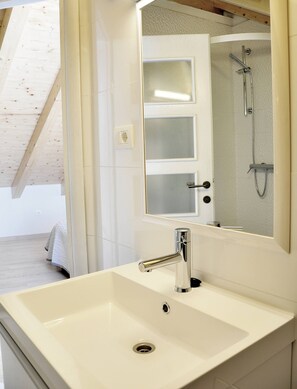 Zimmer, 1 Schlafzimmer, Raucher, Balkon | Badezimmer