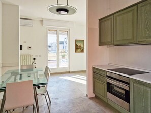 Mikrowelle, Ofen, Herdplatte, Geschirrspüler