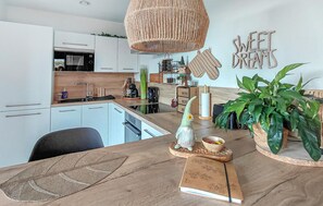 Réfrigérateur, four, plaque de cuisson, lave-vaisselle