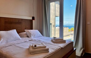 5 bedrooms, travel crib, free WiFi, bed sheets