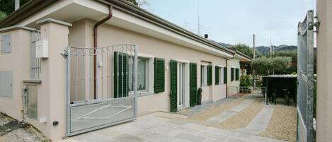 المنشأة من الخارج