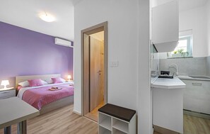 1 chambre, fer et planche à repasser, Wi-Fi gratuit