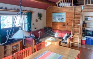 TV, fireplace - Beautiful home in Sälen with sauna (Sälen)