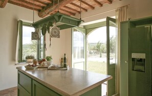 Kylskåp, ugn och diskmaskin