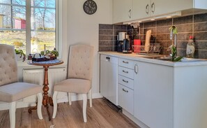 Fridge, dishwasher, coffee/tea maker