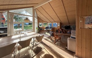 Smart TV, fireplace - Cozy home in Dronningmølle with WiFi (Dronningmølle)