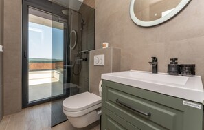 Shower, hair dryer - Awesome home in Turanj with sauna (Turanj)