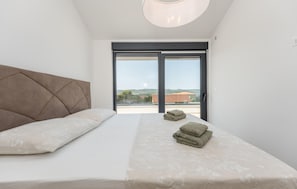 4 chambres, fer et planche à repasser, lit parapluie, Wi-Fi gratuit