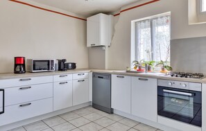 KĂŒhlschrank, Mikrowelle, Ofen, Herdplatte