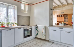 KĂŒhlschrank, Mikrowelle, Ofen, Herdplatte